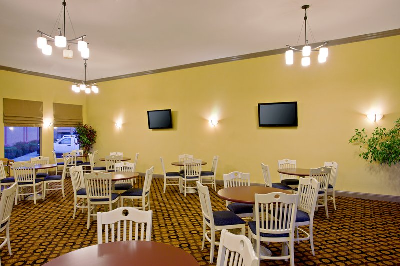 Holiday Inn Express Santa Nella - Riverbank, CA