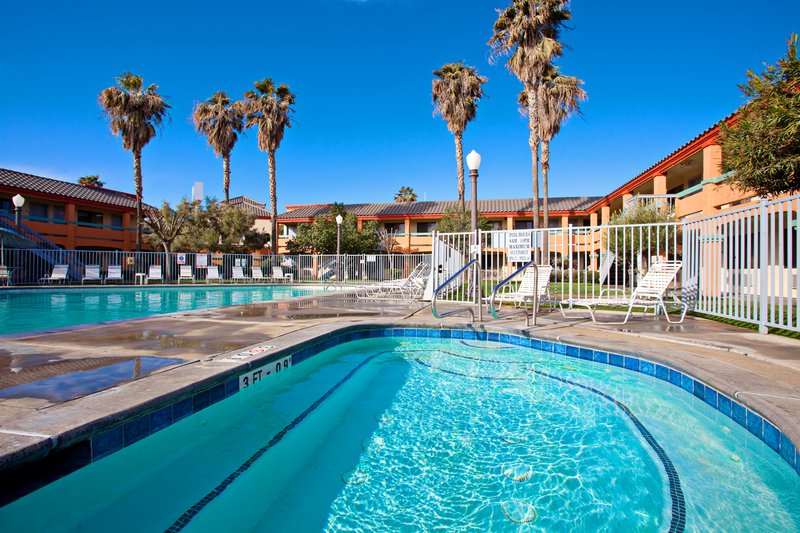 Holiday Inn Express Santa Nella - Riverbank, CA