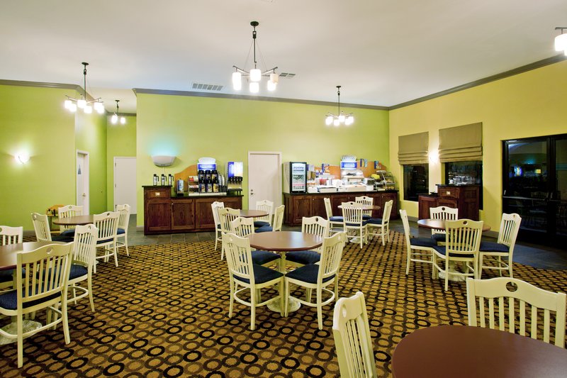 Holiday Inn Express Santa Nella - Riverbank, CA