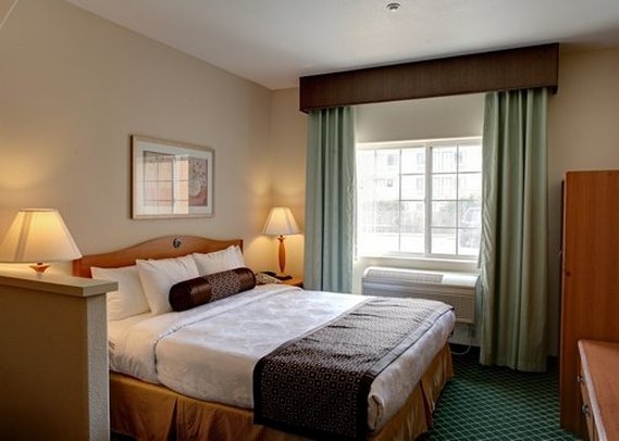 Comfort Inn & Suites - Oakland, CA
