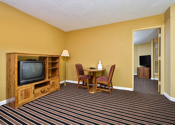 Inn By The Lake - Gilbertsville, KY