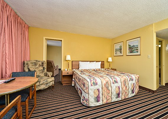 Inn By The Lake - Gilbertsville, KY