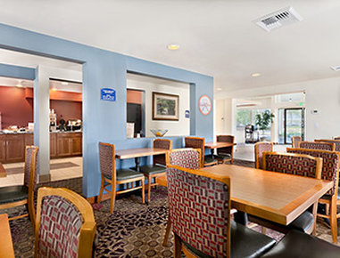 Howard Johnson Inn & Suites Tacoma Near McChord AFB - Tacoma, WA