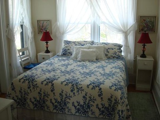 The Bridge Street Inn - Charlevoix, MI