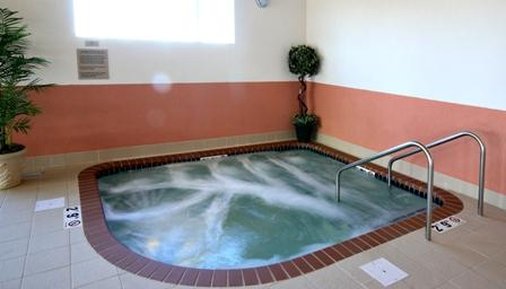 Crossings by GrandStay Inn and Suites - Waseca, MN