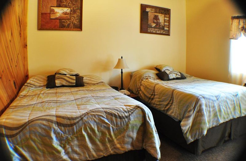 Valley Brook Inn and Cottages - Wurtsboro, NY