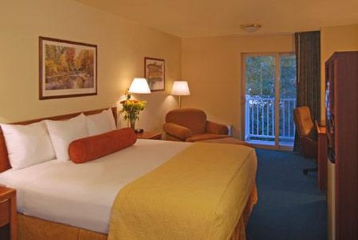 Oxford Suites Gladstone - Gladstone, OR