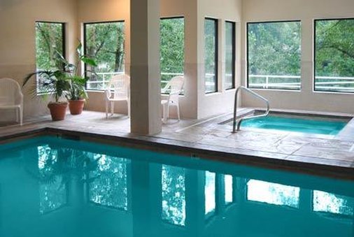 Oxford Suites Gladstone - Gladstone, OR