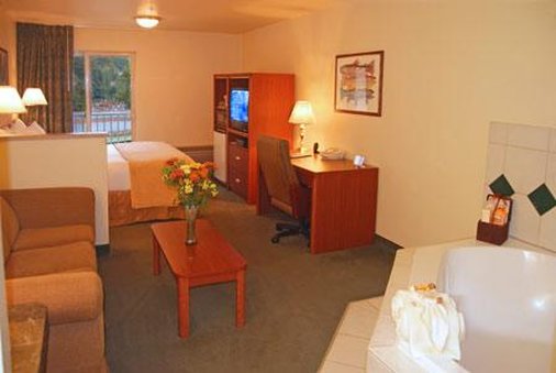 Oxford Suites Gladstone - Gladstone, OR