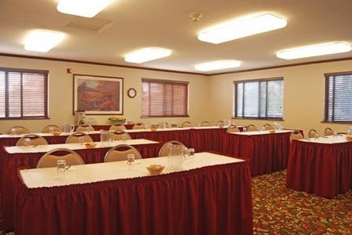 Oxford Suites Gladstone - Gladstone, OR