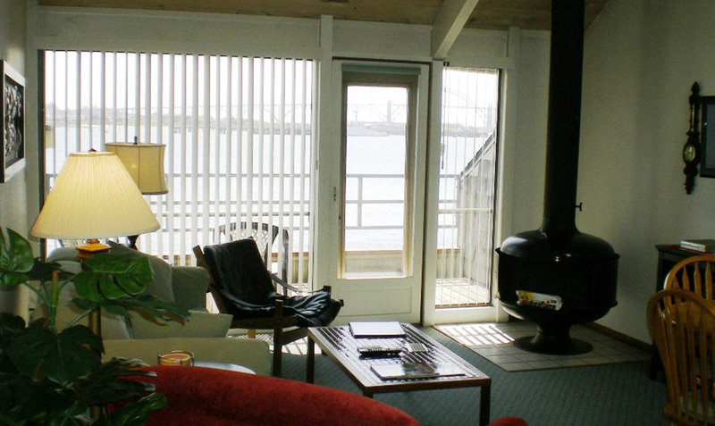 Embarcadero Resort Hotel - Newport, OR