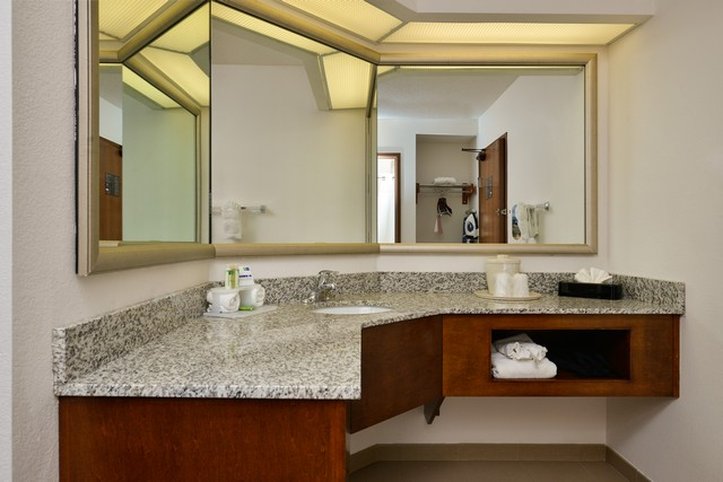 Holiday Inn Express BOSTON-MILFORD - South Lancaster, MA