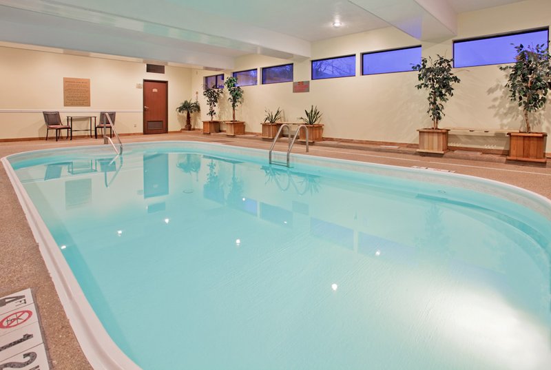 Holiday Inn Express OSAGE BCH - LAKE OF THE OZARKS - Oshkosh, WI