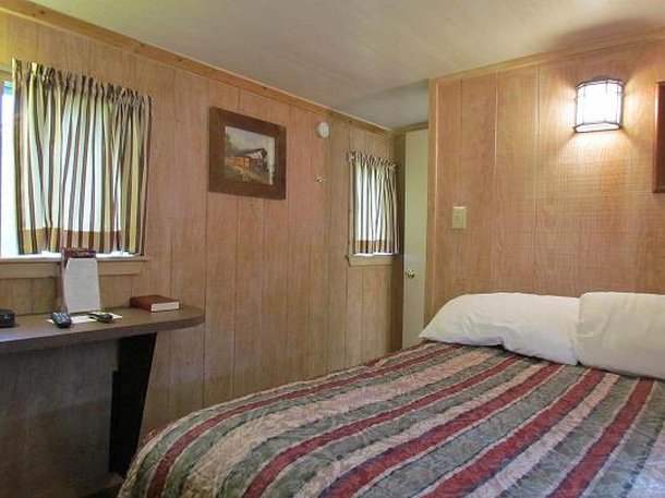 Red Caboose Motel & Gift Shop - Ronks, PA