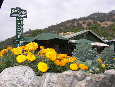 Gateway Restaurant & Lodge - Three Rivers, CA