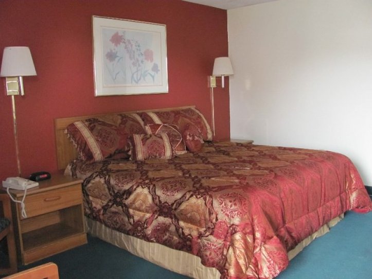 Red Carpet Inn - Hanover, PA