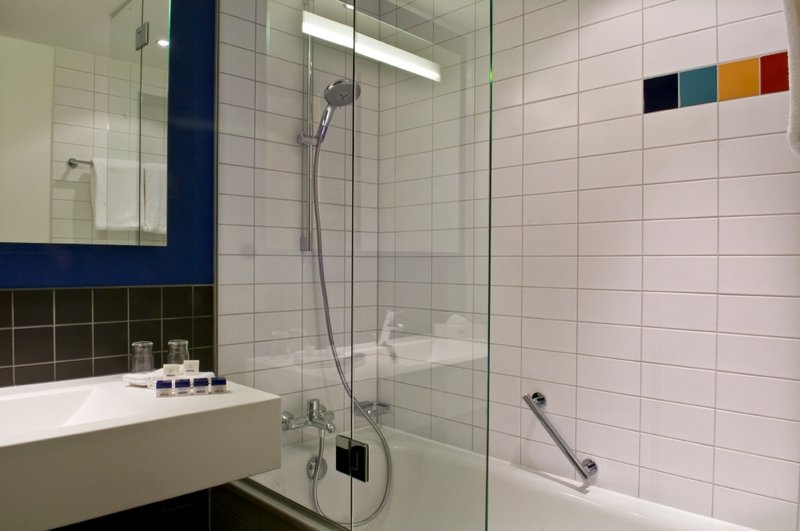Hotel Park Inn by Radisson Stuttgart Guest Bathroom