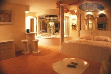 Designer Inn & Suites - Toledo, IA