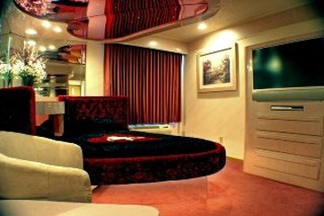 Designer Inn & Suites - Toledo, IA