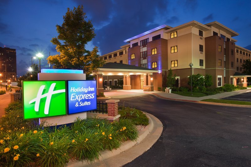 Holiday Inn Express & Suites Springfield - Springfield, MO