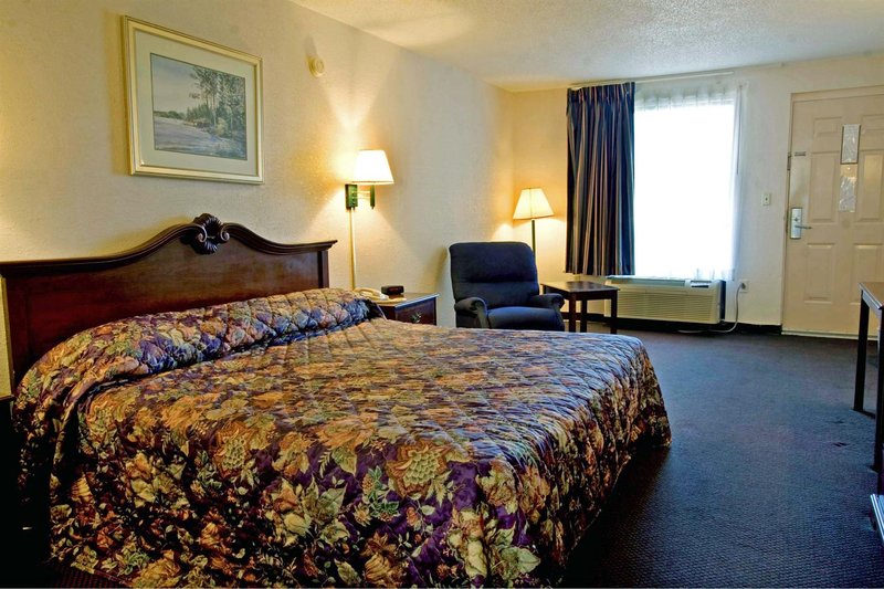 Americas Best Value Inn - Selma, AL