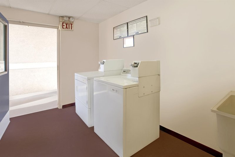 Americas Best Value Inn - Corona, CA