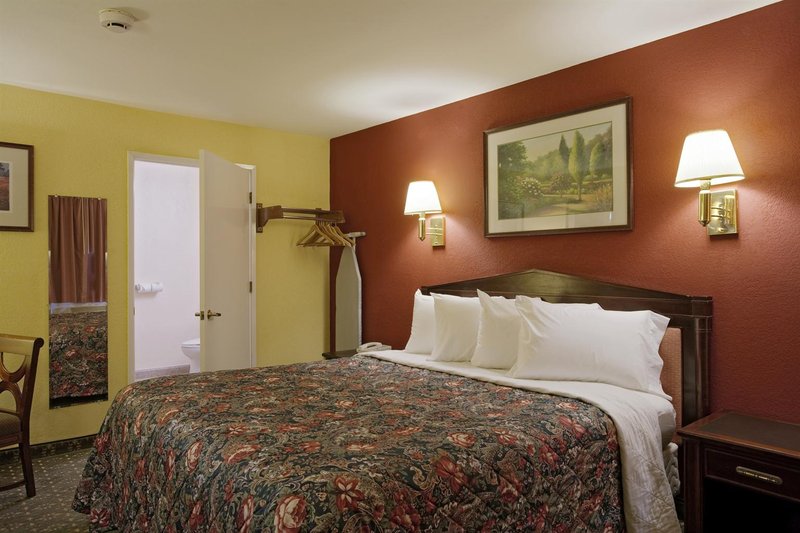 Americas Best Value Inn & Suites - Santa Rosa, CA
