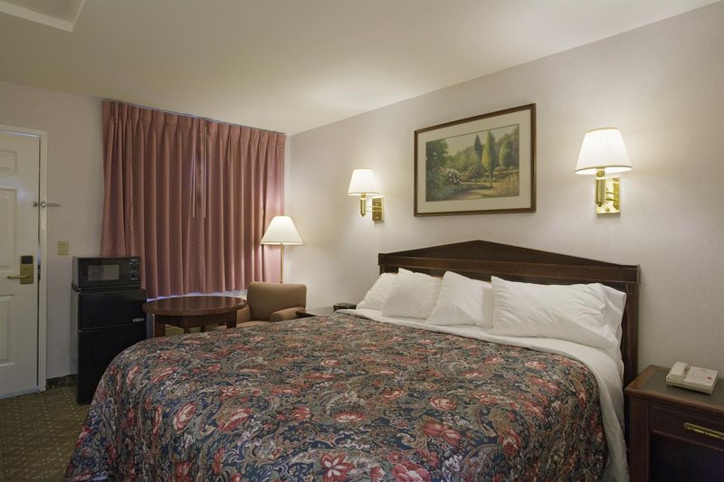 Americas Best Value Inn & Suites - Santa Rosa, CA