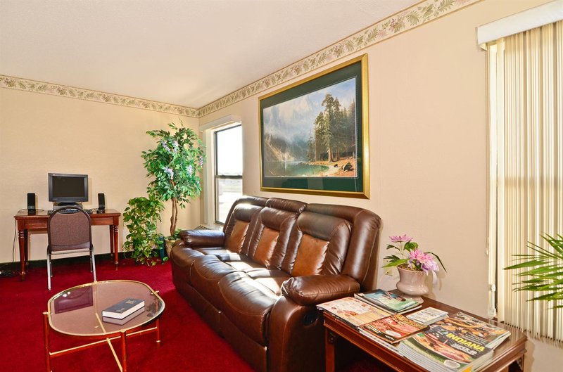 Americas Best Value Inn - Warren, IN