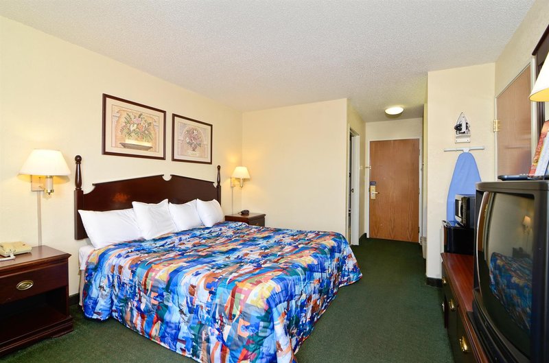 Americas Best Value Inn - Warren, IN