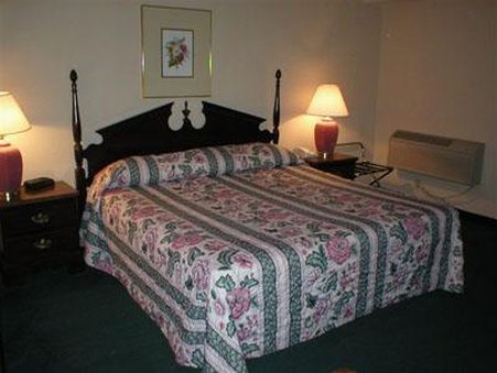 Americas Best Value Inn - Abilene, KS