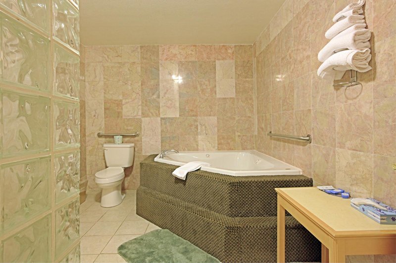 Americas Best Value Inn - Salina, KS