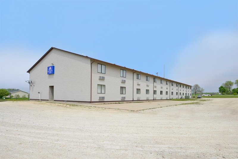 Americas Best Value Inn - Manchester, IA