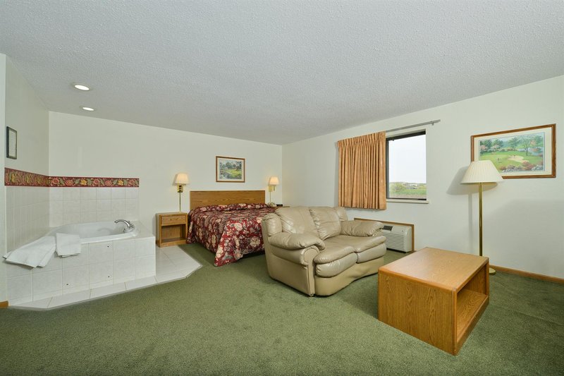 Americas Best Value Inn - Manchester, IA