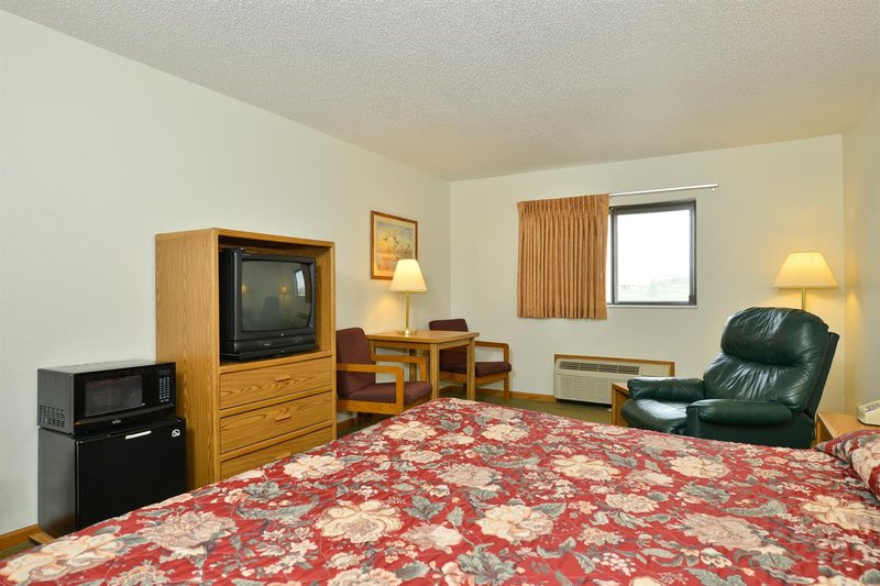 Americas Best Value Inn - Manchester, IA