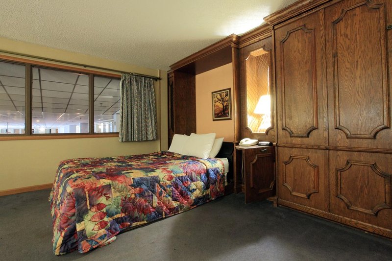 Americas Best Value Inn - Newton, IA