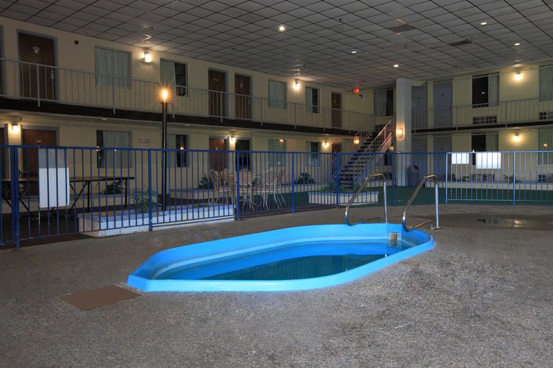 Americas Best Value Inn - Newton, IA