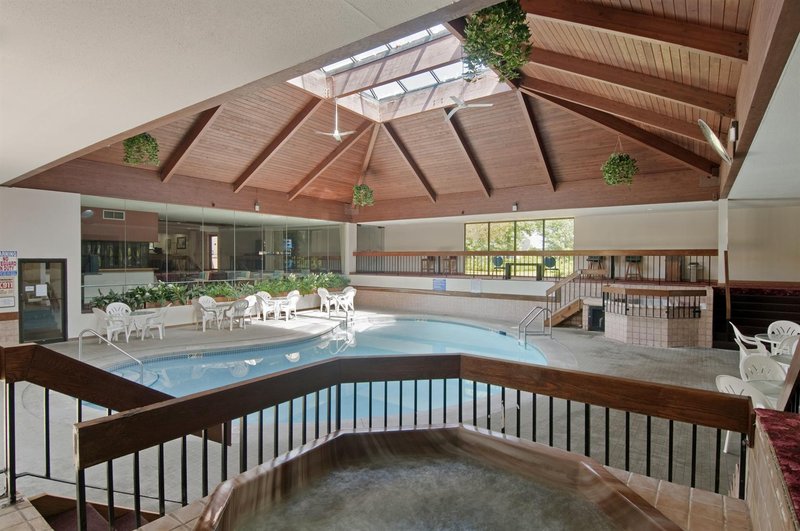 Americas Best Value Inn - Waverly, IA