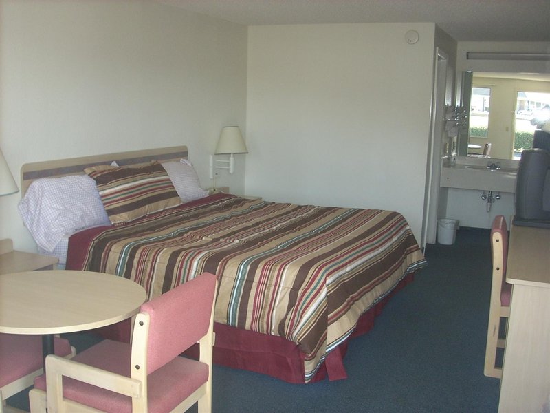 Americas Best Value Inn - Ardmore, TN