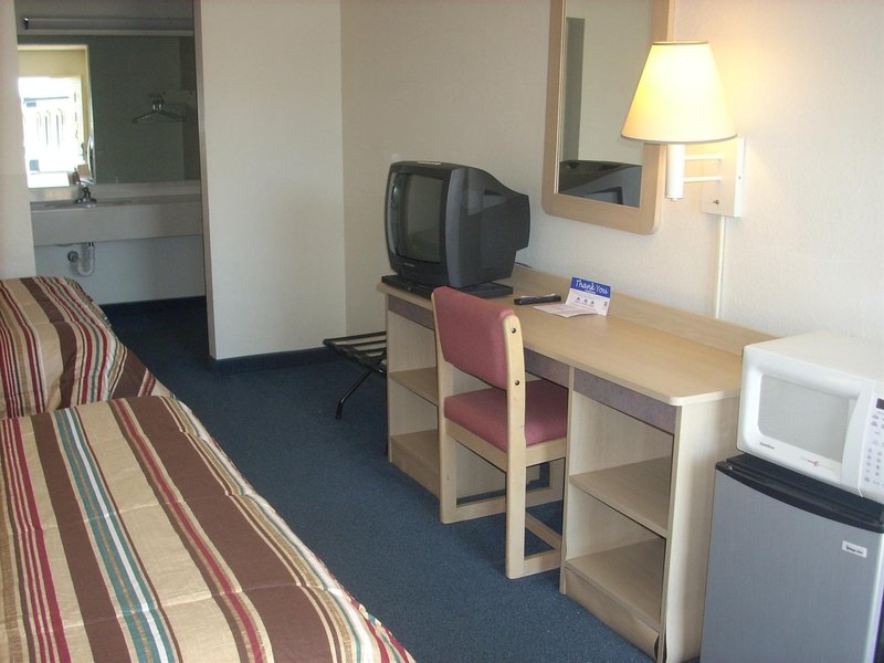 Americas Best Value Inn - Ardmore, TN