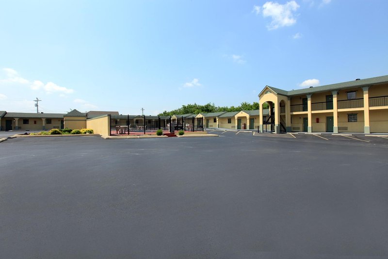 Americas Best Value Inn - Fayetteville, TN