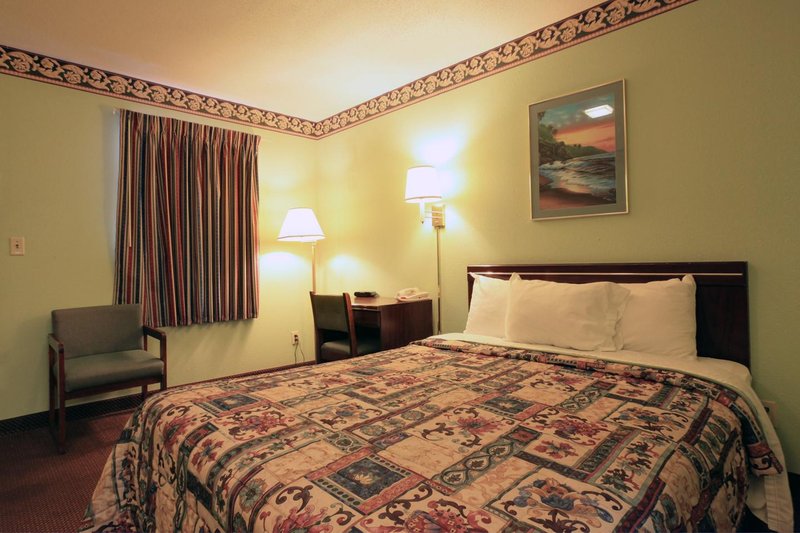 Americas Best Value Inn - Fayetteville, TN