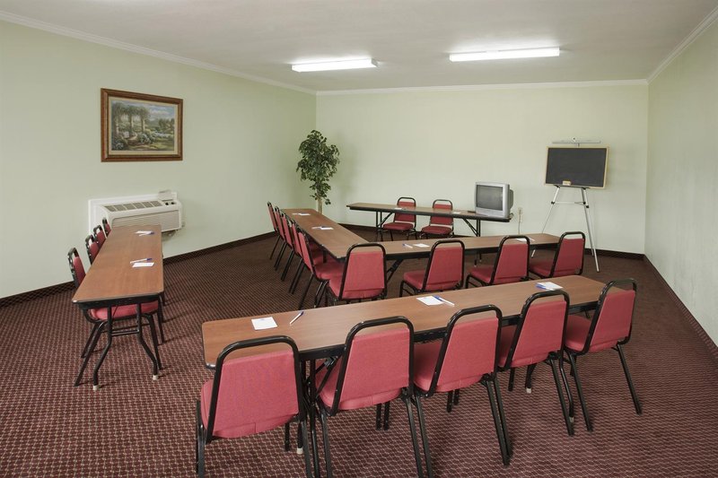 Americas Best Value Inn - Lawrenceburg, TN