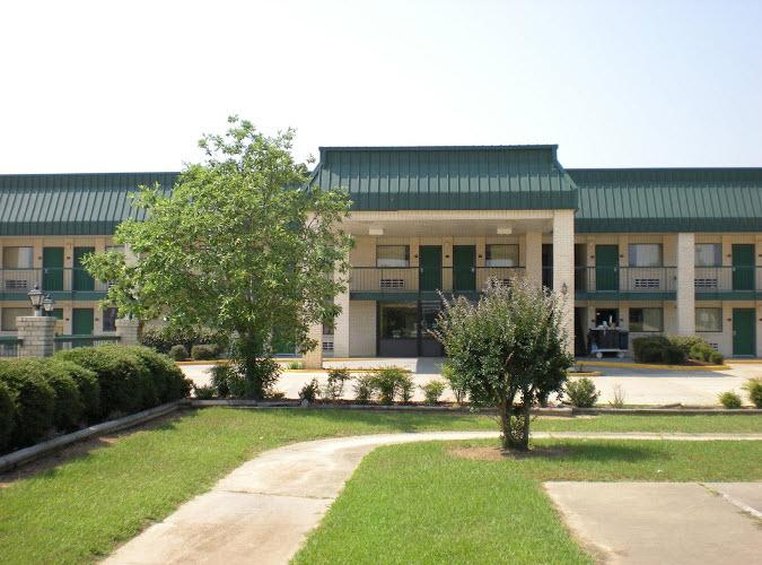 Western Inn & Suites - Winona, MS