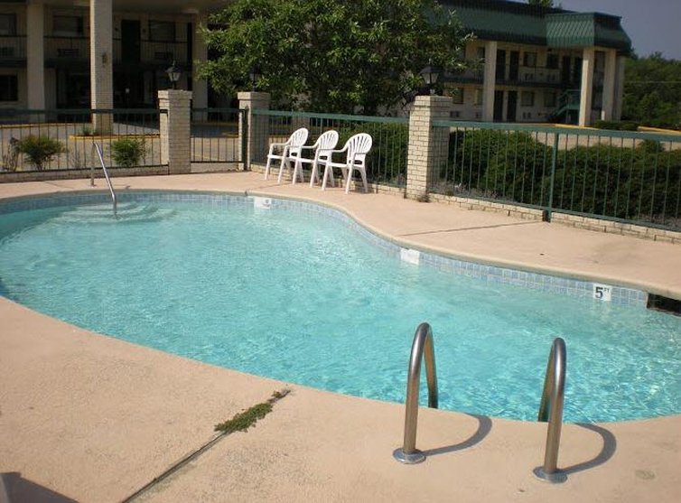 Western Inn & Suites - Winona, MS