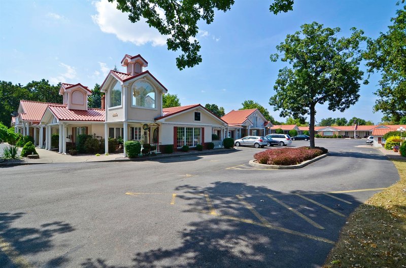 Americas Best Value Inn - Clarence, NY