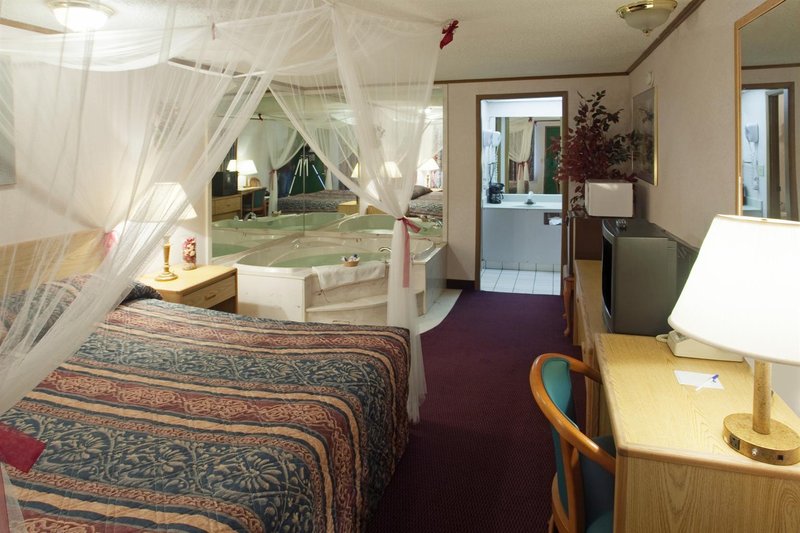 Americas Best Value Inn - Monroe, MI