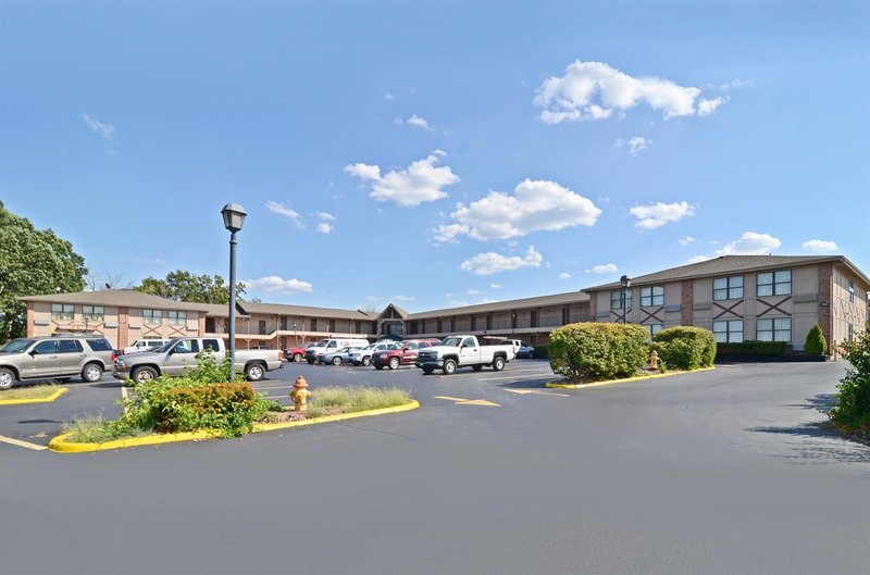 Americas Best Value Inn - Lake Saint Louis, MO