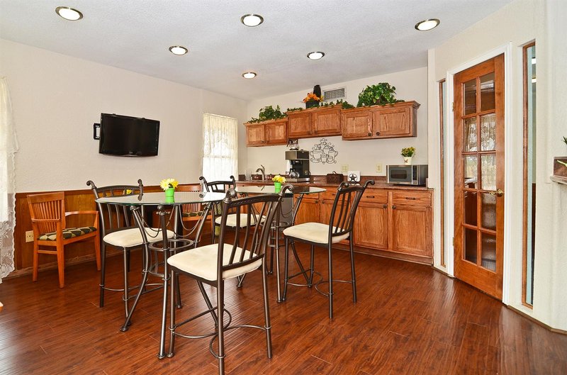 Americas Best Value Inn - Refugio, TX