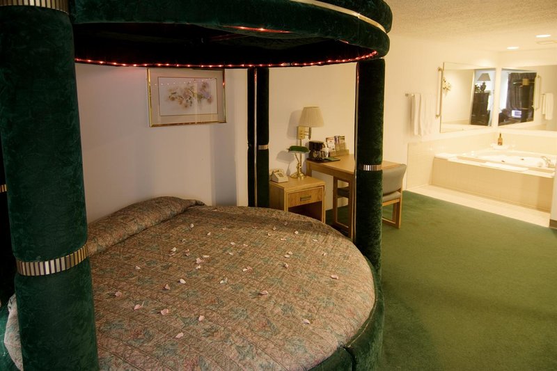 Americas Best Value Inn - Fort Atkinson, WI